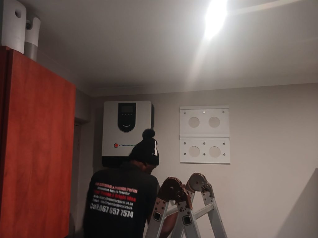 24/7 emergency electrician responding to an electrical fault in Cape Town